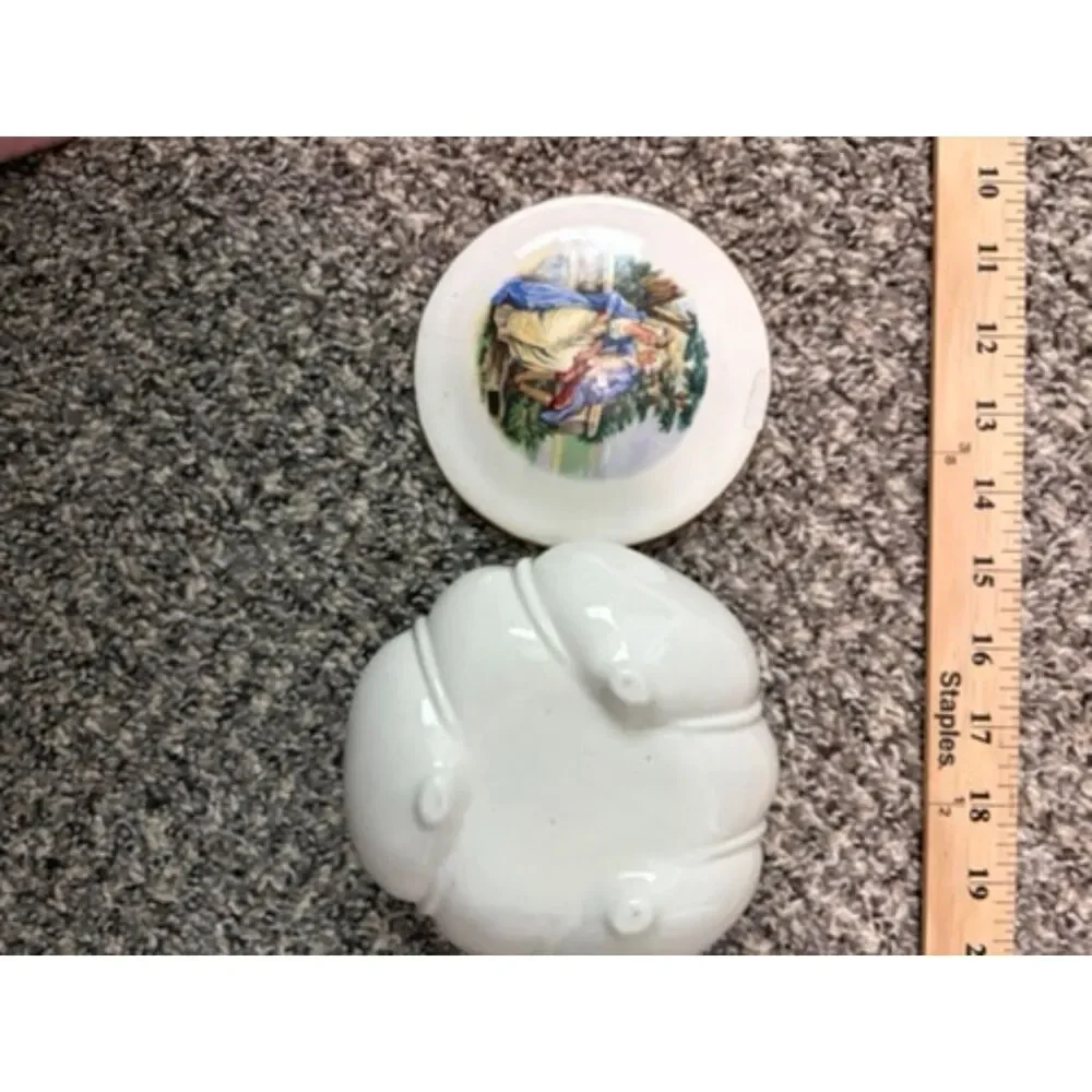 Vtg. Round Porcelain Trinket box with romantic couple scene